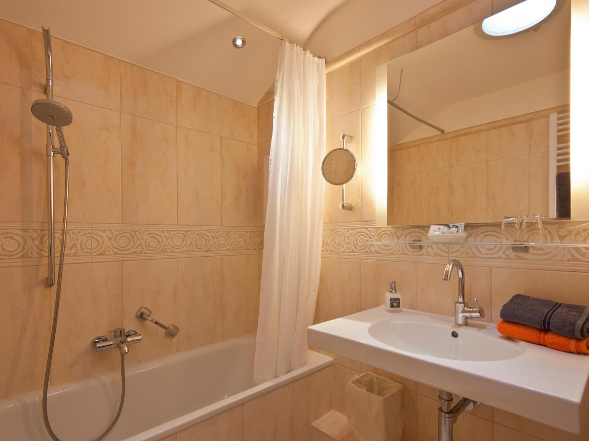 Budget Double Room,708322165:JPEG